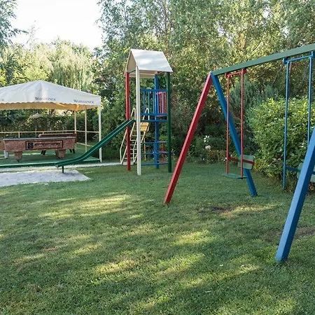 Отель Aquamarine 4*